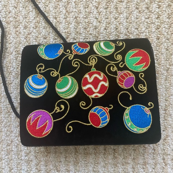 BUENO Evening Collection Velvet Embroidered Holiday Crossbody - Picture 10 of 11